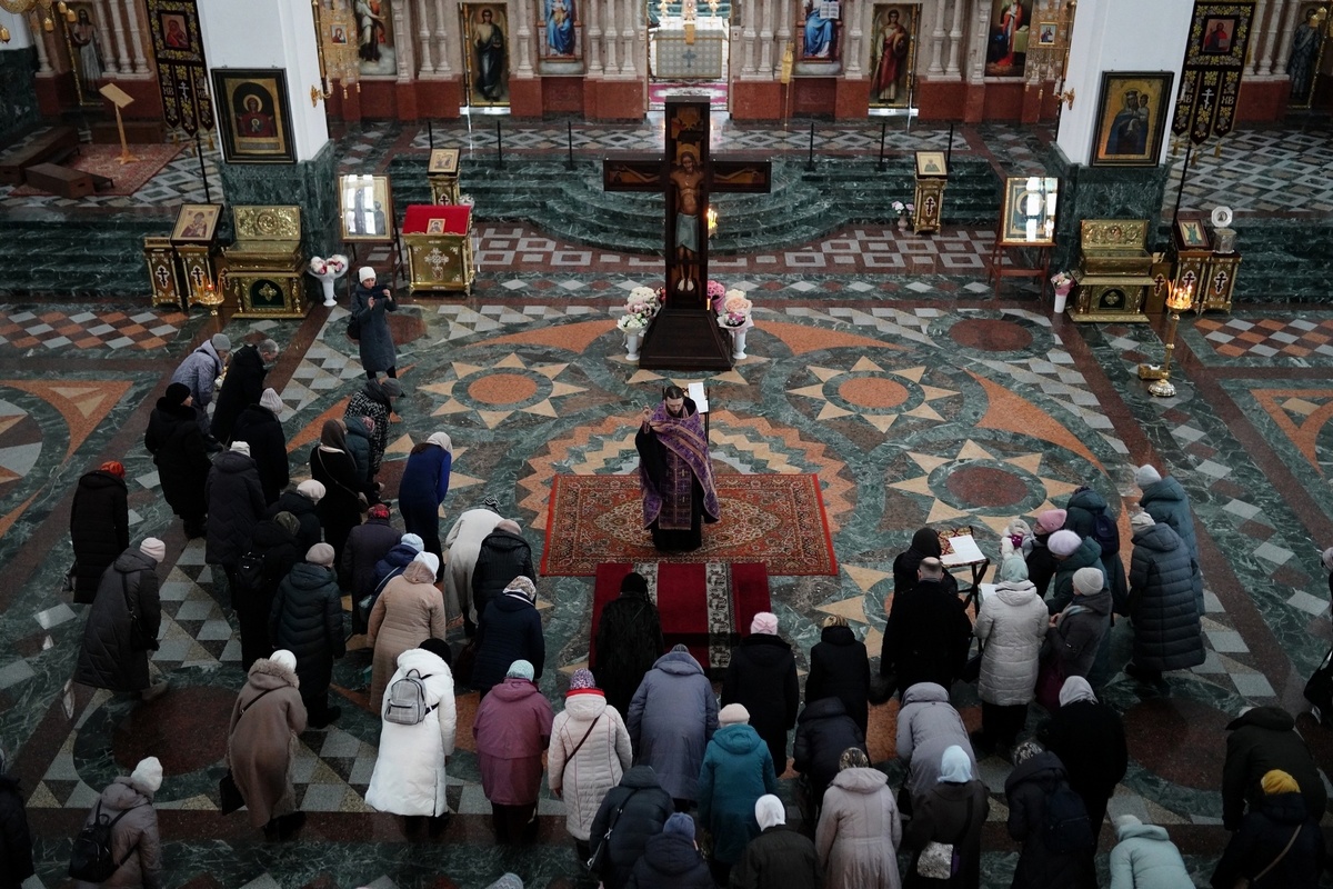 В Благовещенском соборе совершаются молебны перед Годеновским Крестом