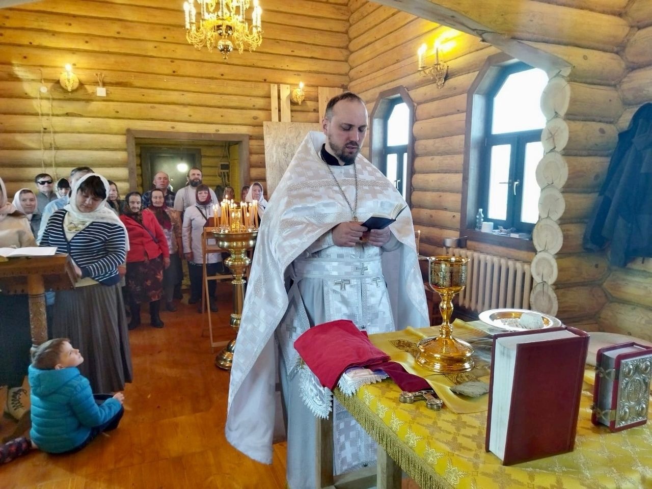 В строящемся храме д. Чуваш-Отары совершена первая Божественная Литургия