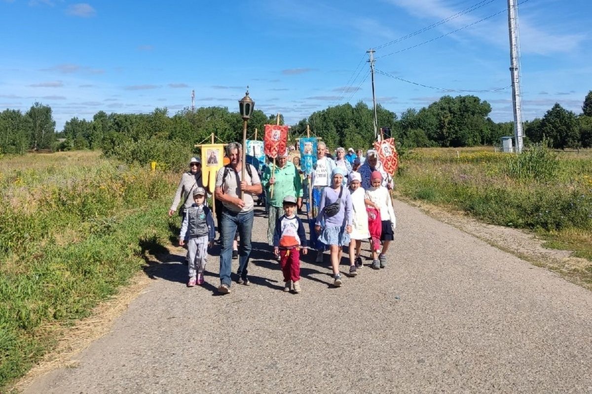 По окрестностям села Цибикнур прошел крестный ход