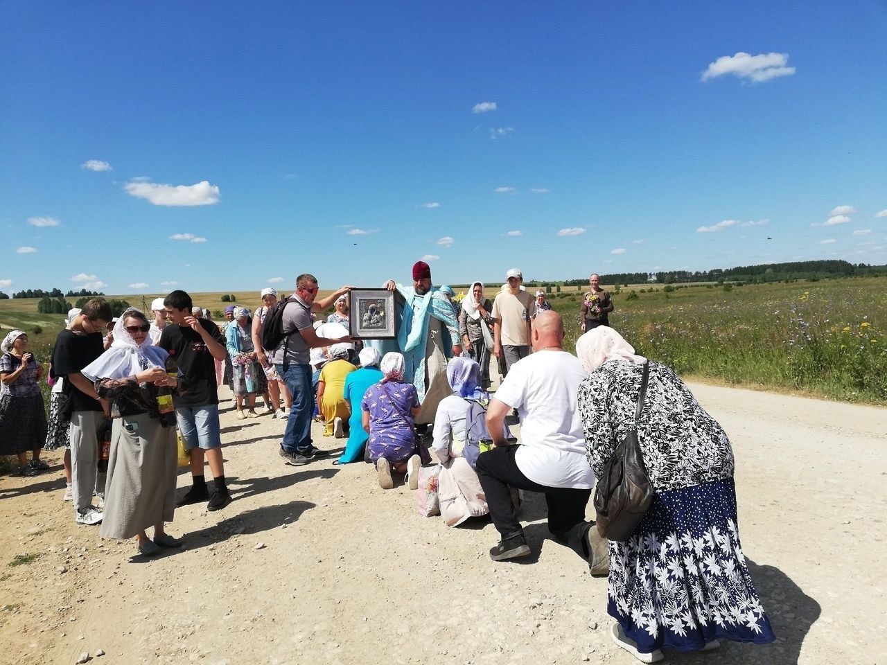Продолжается крестный ход с Седмиезерной иконой Божией Матери по Советскому району