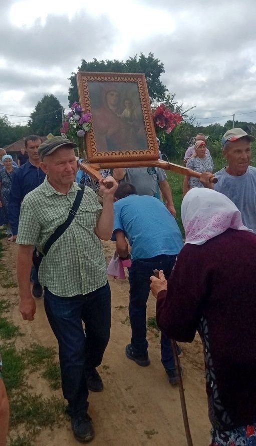 Завершился крестный ход со Смоленской иконой Божией Матери по Козьмодемьянску и Горномарийскому району