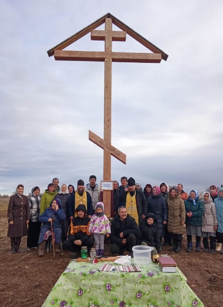 🆕 У деревни Пертюково освящен поклонный крест