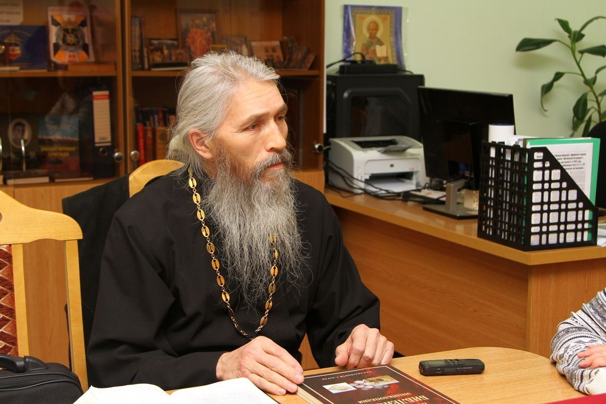 📻 «Перед старшими молчать, мудрых слушать, к равным иметь любовь…». Радиопередача «Шӱм-чон изолык»