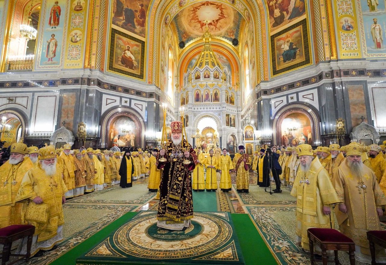 🆕 Патриарх Кирилл в 16-ю годовщину интронизации совершил Божественную литургию в Храме Христа Спасителя