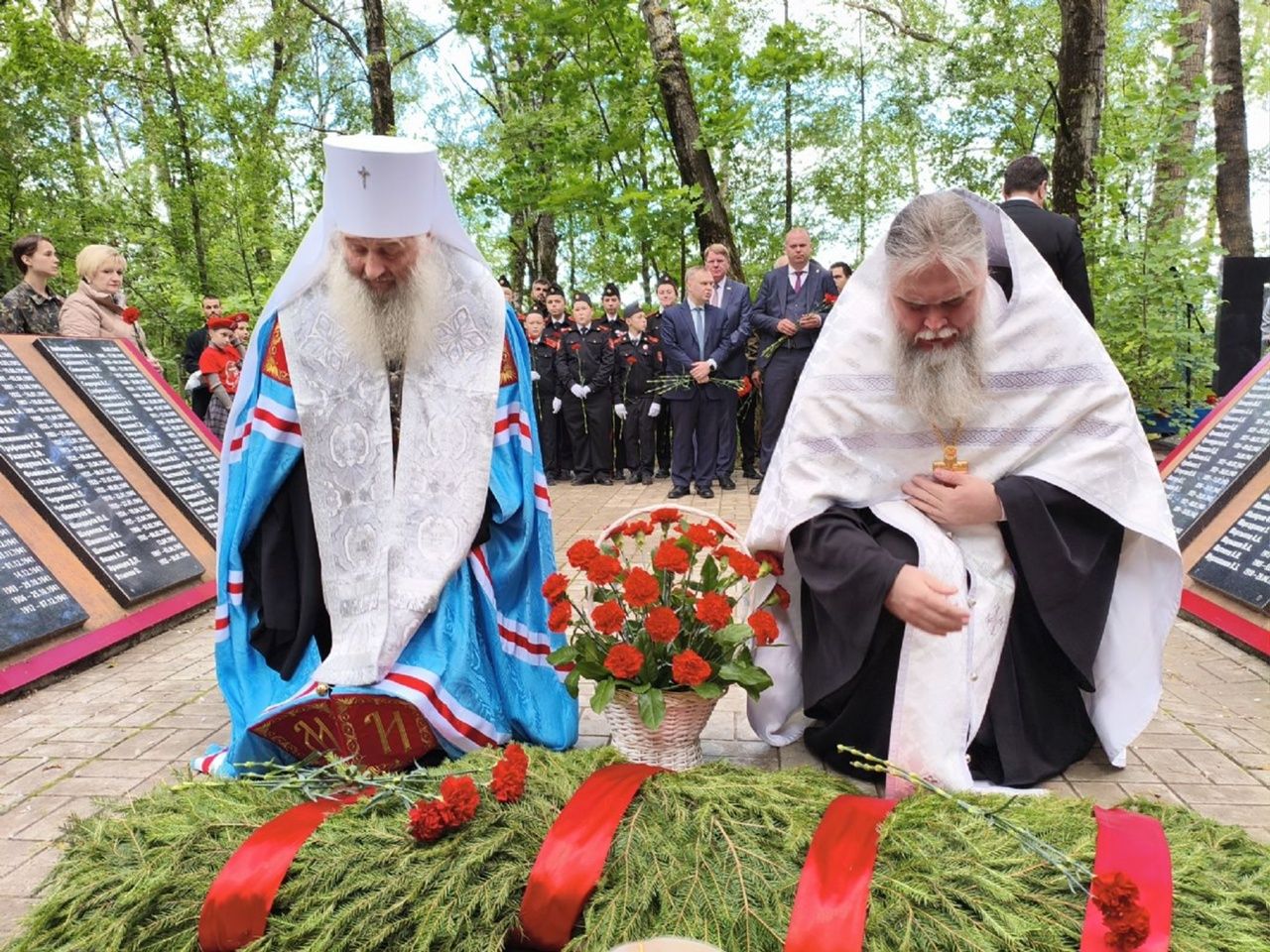 🆕 Митрополит Иоанн совершил литию на Марковском кладбище