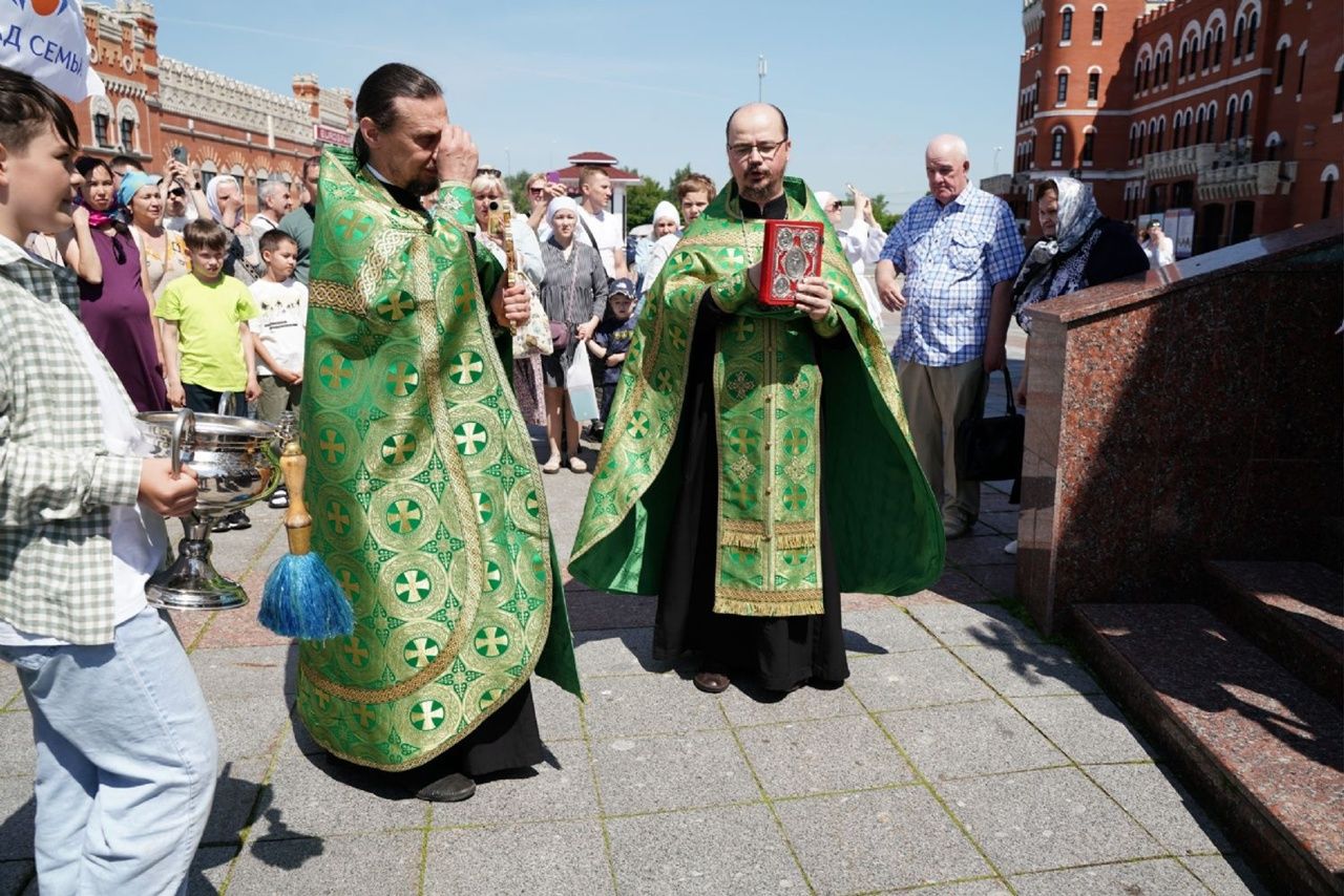 🆕 В праздник святых благоверных Петра и Февронии в Йошкар-Оле прошел крестный ход