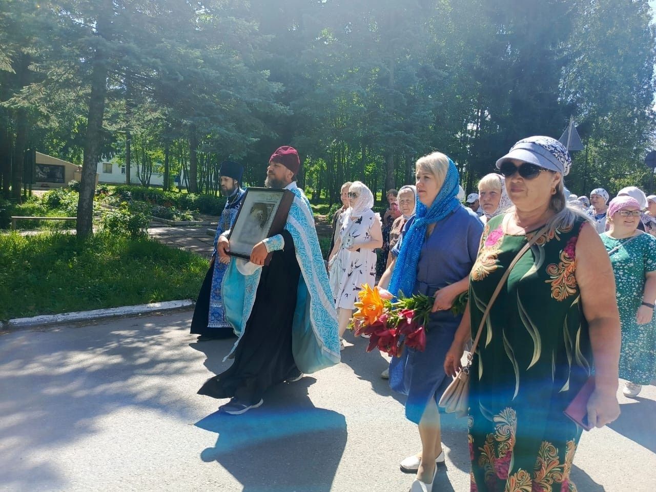 🆕 Крестный ход с Седмиезерной иконой идет по Советскому району