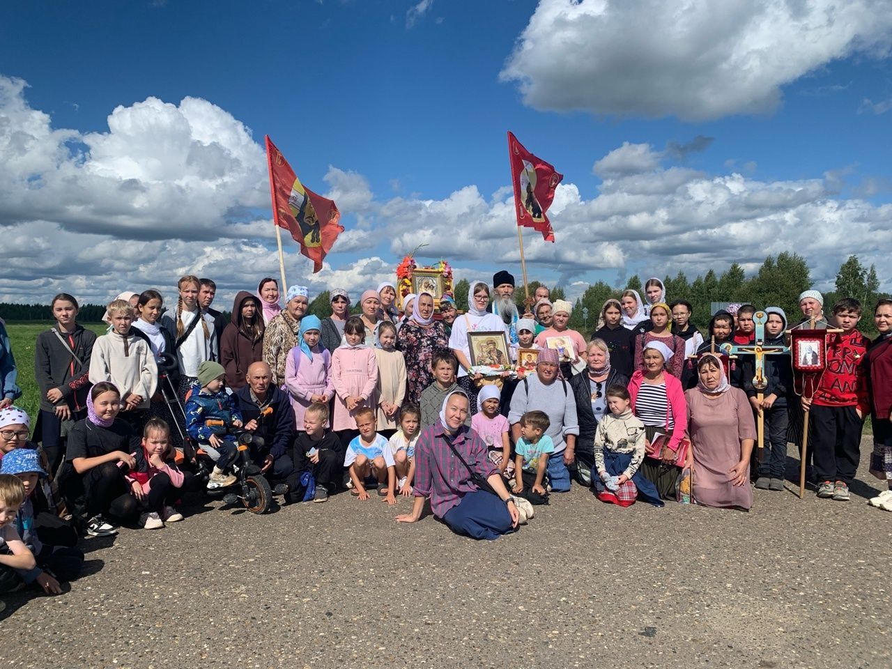 🆕 По окрестностям села Арино прошел детский крестный ход