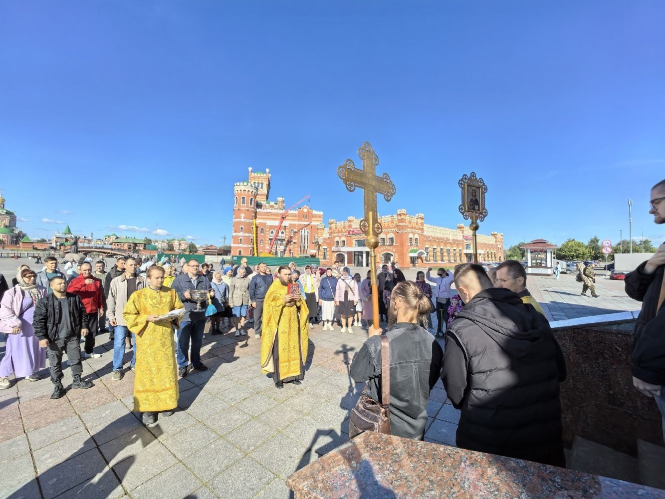 🆕 В праздник святых благоверных Петра и Февронии в Йошкар-Оле прошел крестный ход по набережной